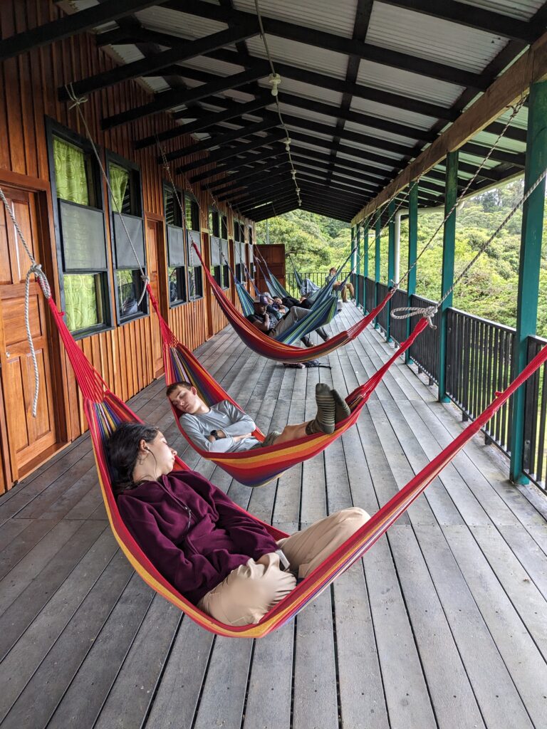 Balcón con hamacas, Estación San Gerardo